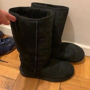 Black tall classic Ugg’s